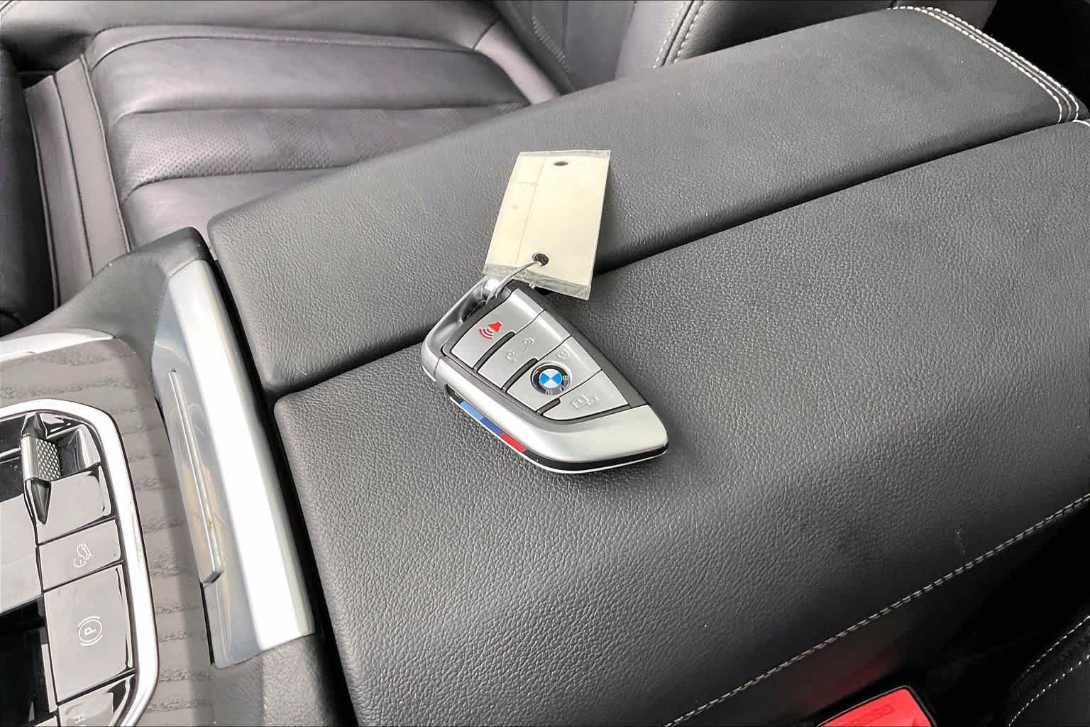 Used 2022 Black Sapphire Metallic BMW M50i image 14