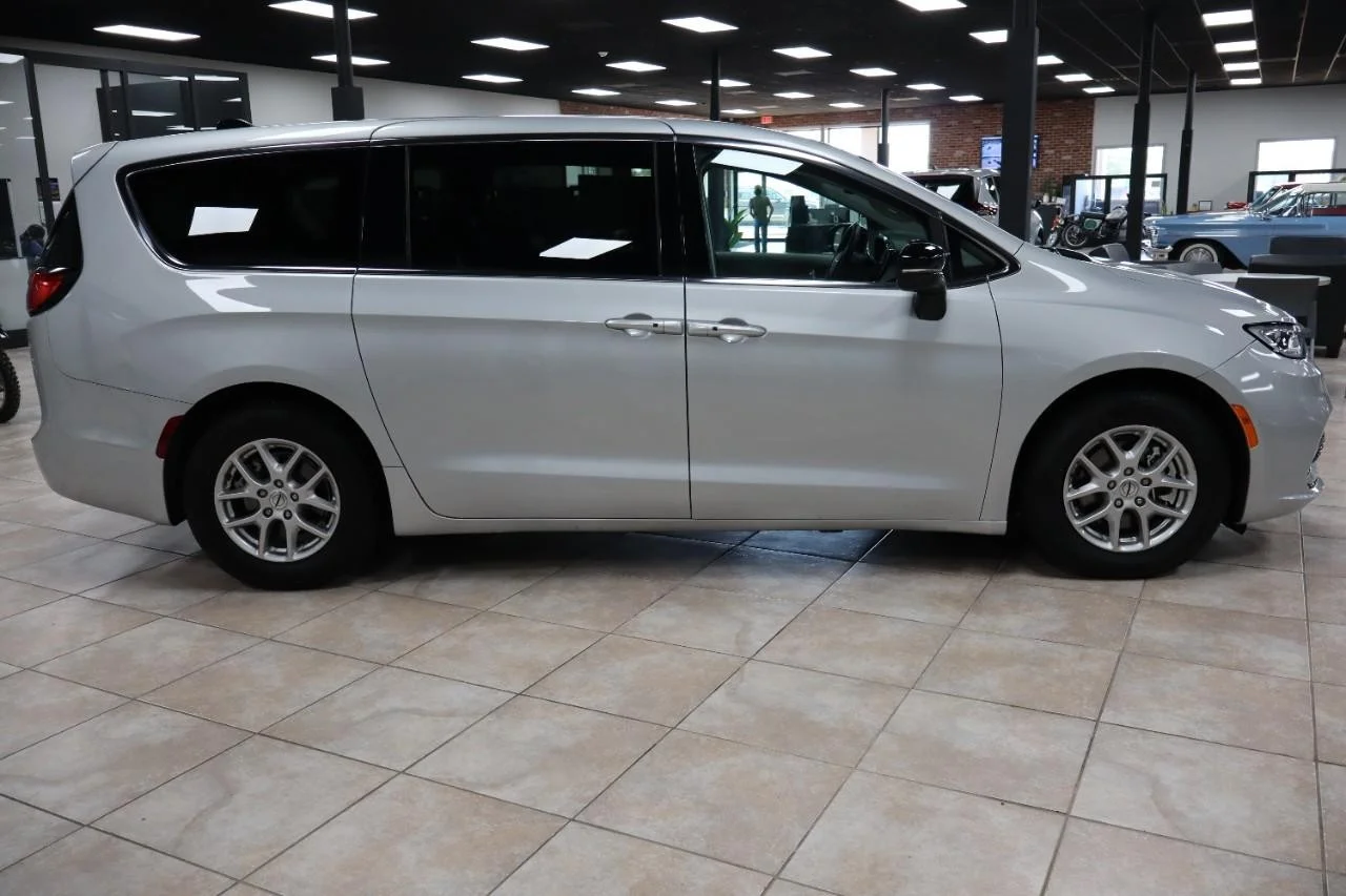 Used 2024 Silver Mist Clear Coat Chrysler Touring L image 8