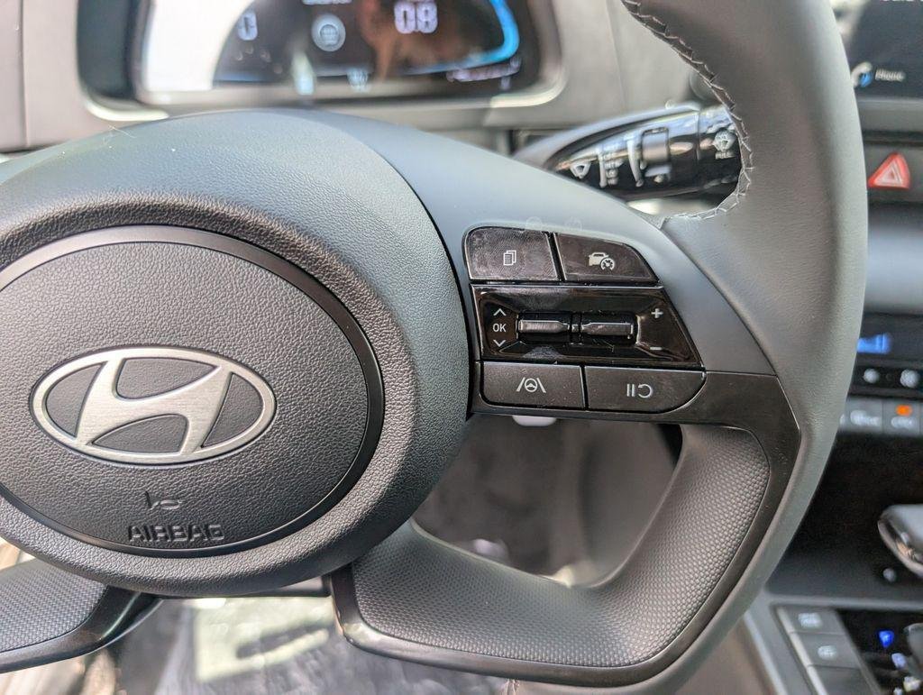 2025 Hyundai Elantra SEL - Photo 16