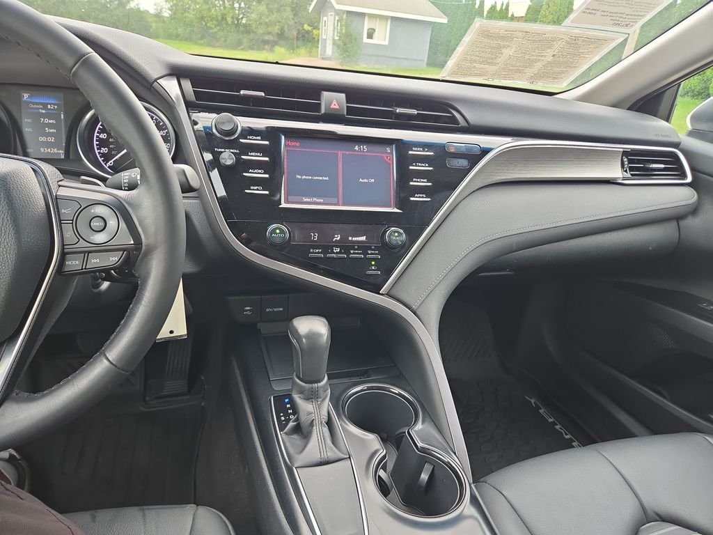 Used 2018 Super White Toyota SE image 17