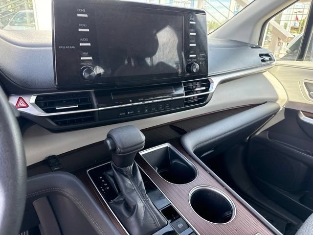 Used 2022 White Toyota LE image 8