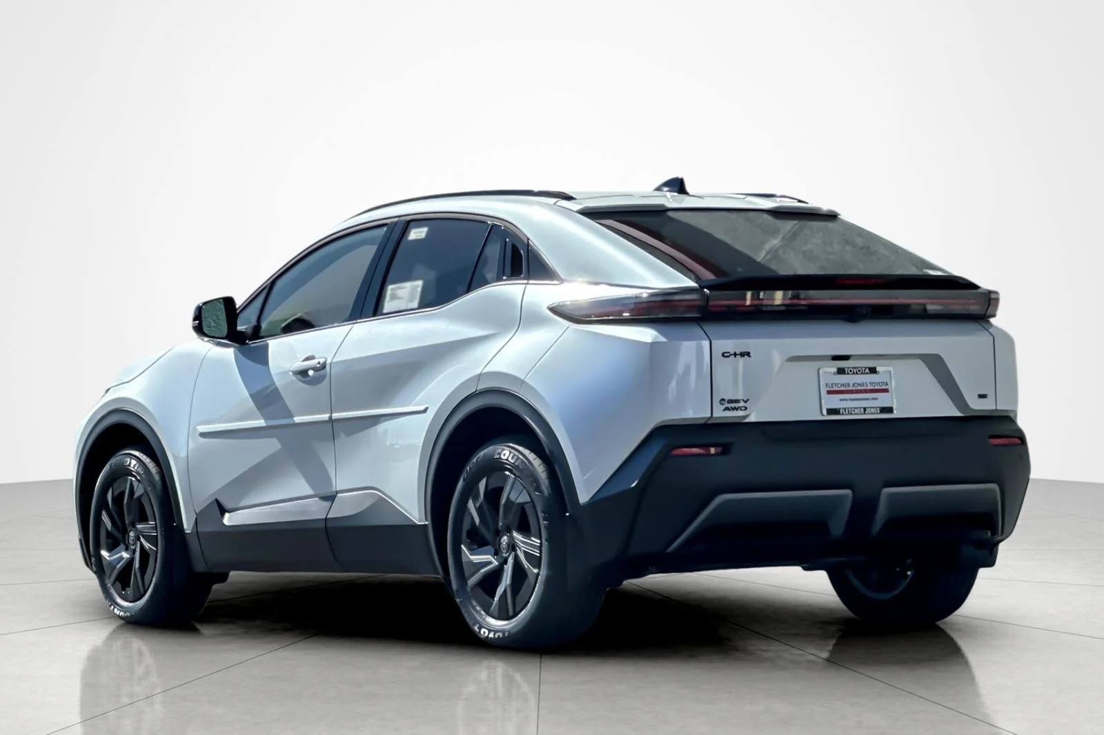 New 2026 Wind Chill Pearl <sup>1</sup> Toyota  SE image 3