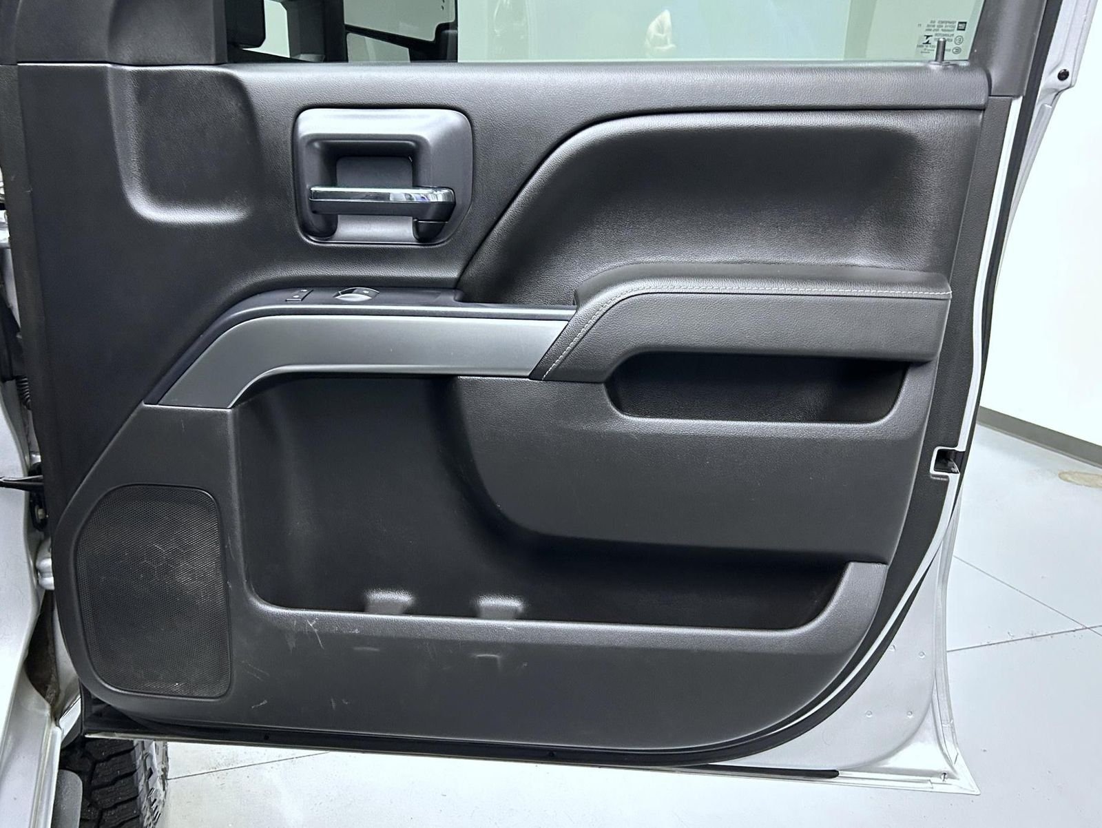 Used 2015 Silver GMC SLE image 16