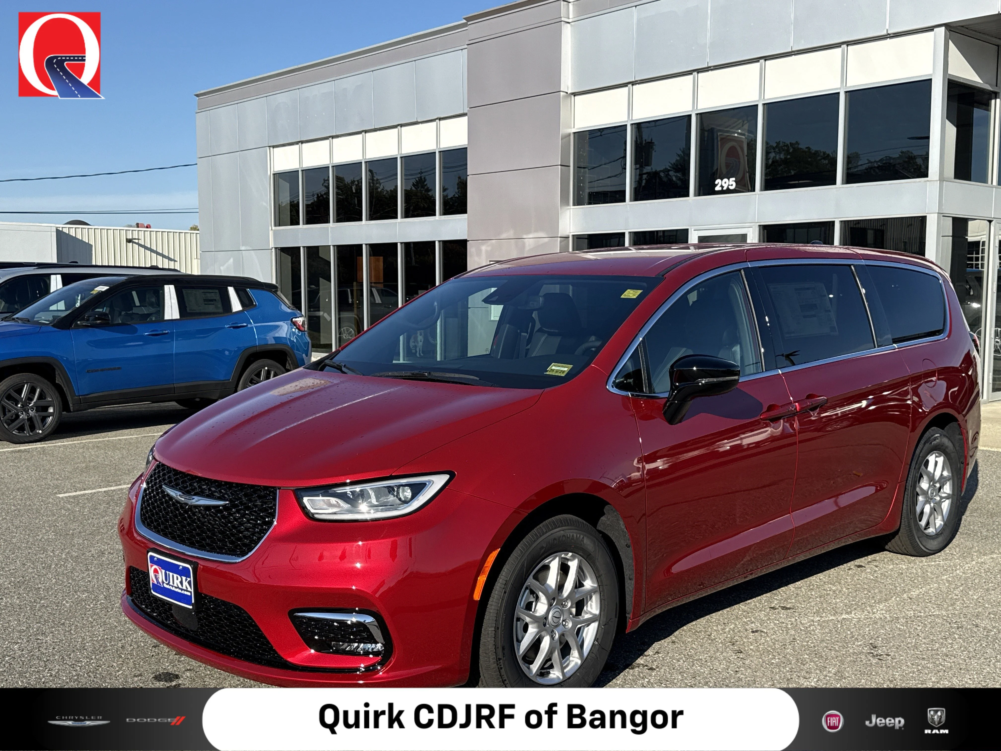 2026 Chrysler Pacifica Select's photo