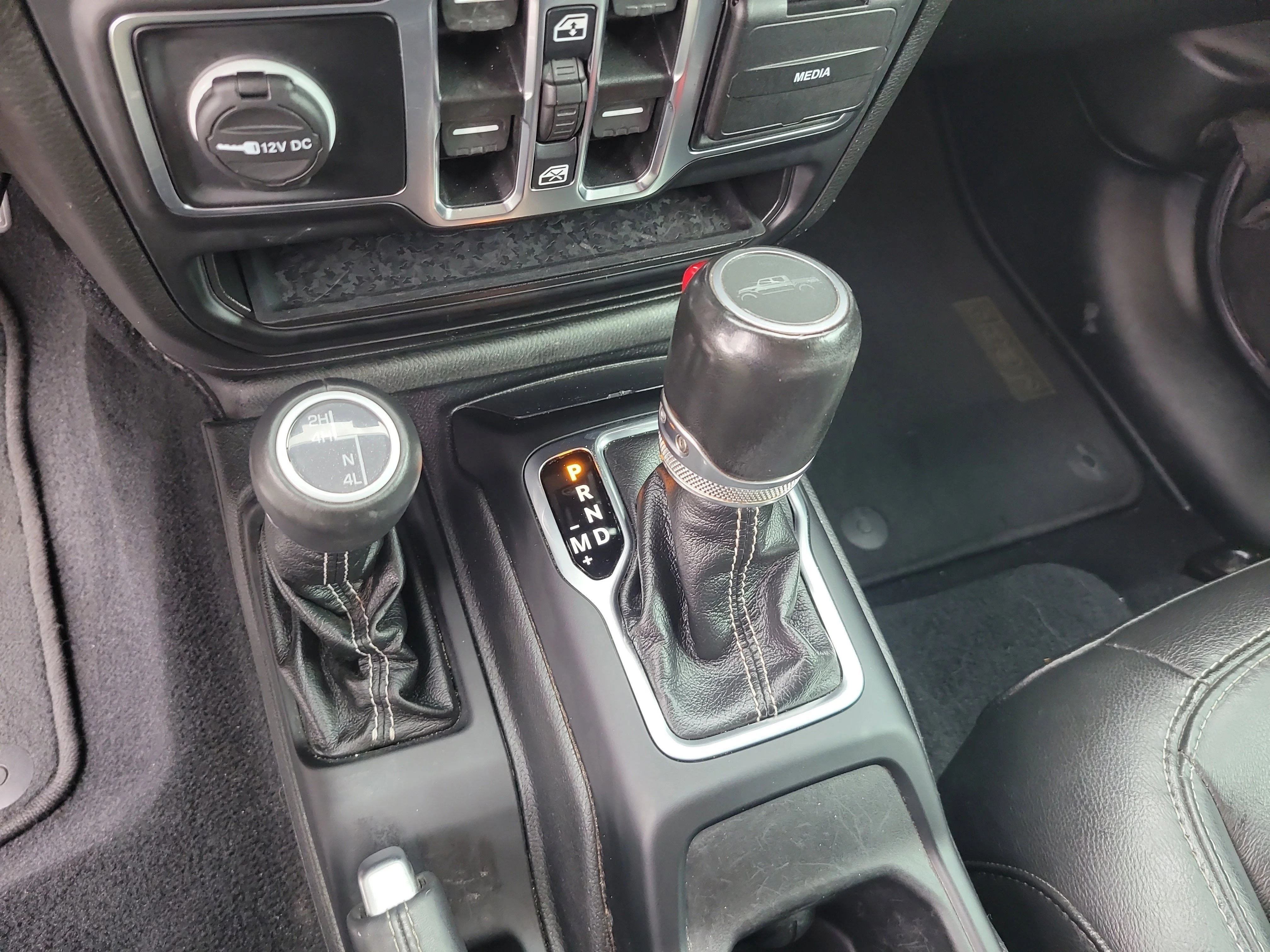 Used 2022 Granite Crystal Metallic Clearcoat Jeep Overland image 25