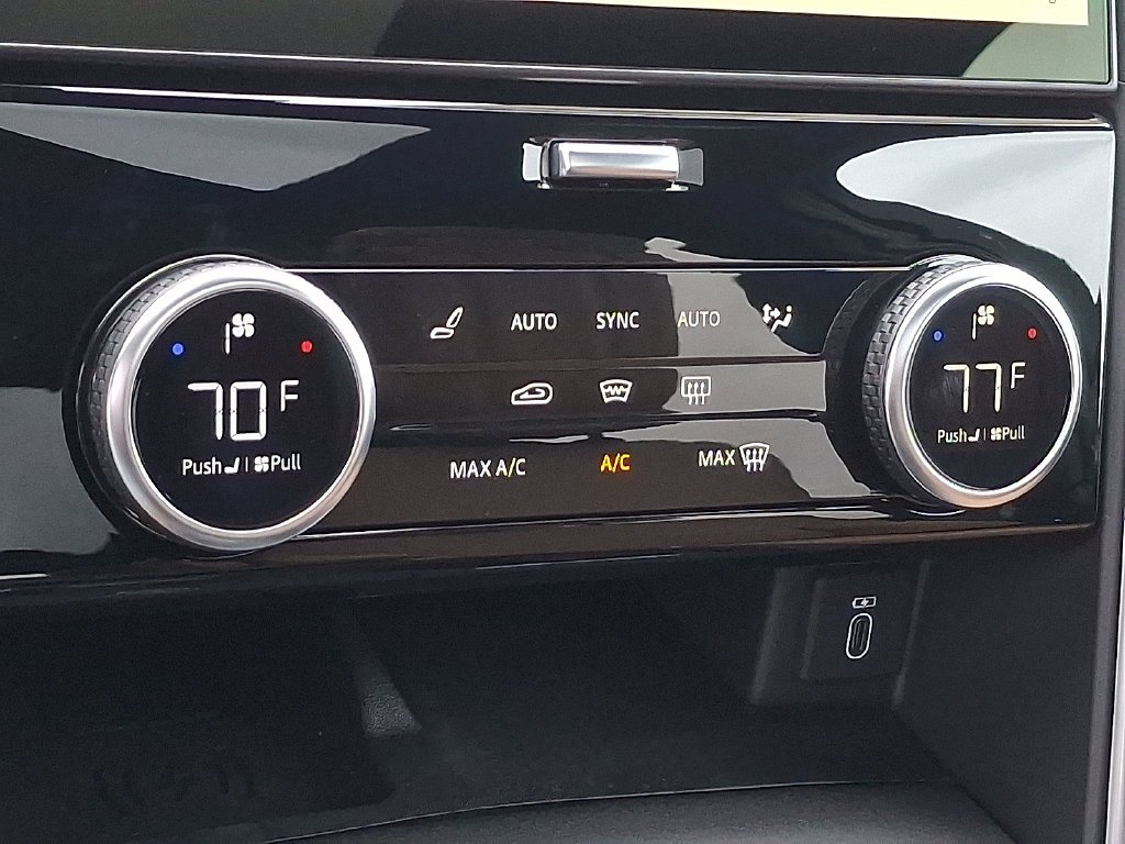 New 2026 Fuji White Land Rover Dynamic SE image 14