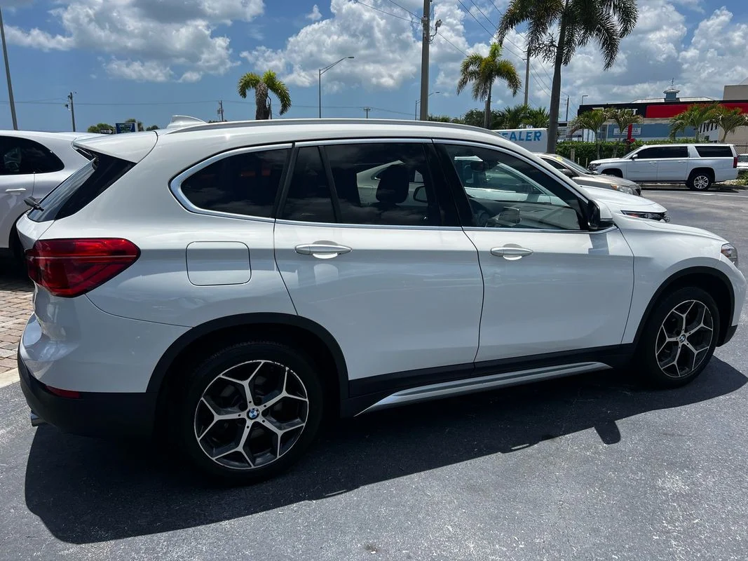 Used 2018  BMW xDrive28i image 8