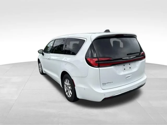 Used 2024 White Chrysler Touring L image 9