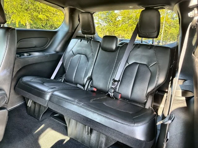 Used 2025 White Chrysler Select image 23