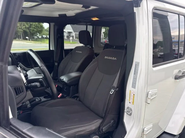 Used 2017 White Jeep Unlimited Sahara image 13