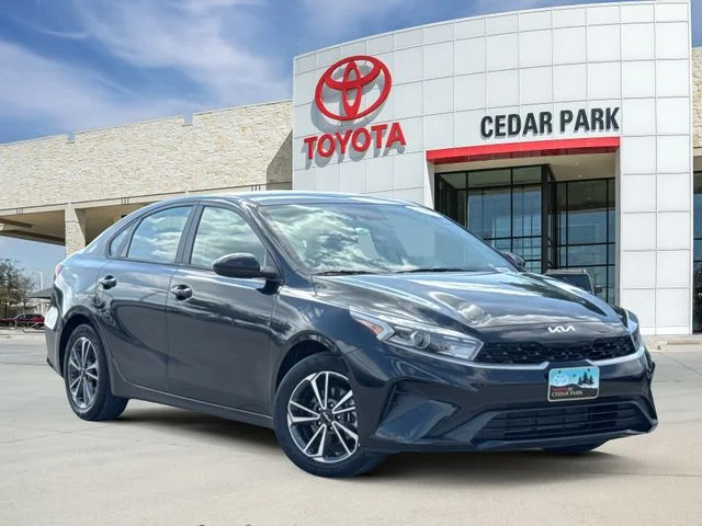 2023 Kia Forte LXS AT's photo