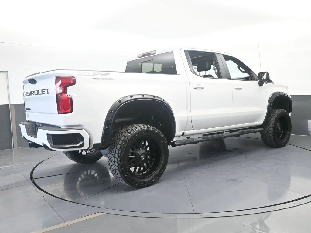 Used 2022 Summit White Chevrolet RST image 6
