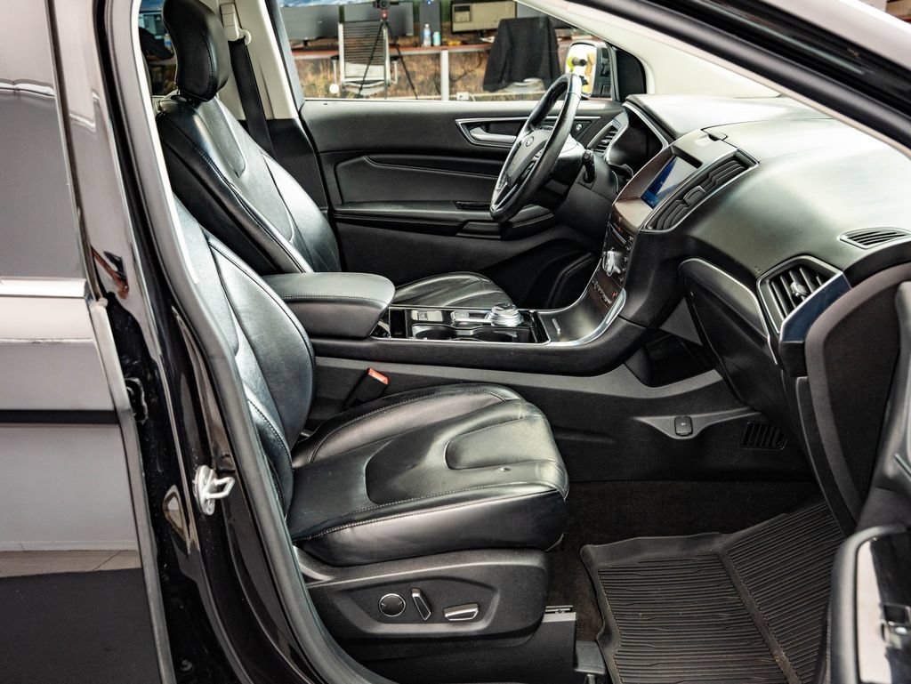 Used 2019 Agate Black Metallic Ford Titanium image 24
