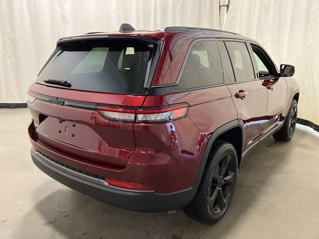 New 2026 Velvet Red Pearl-Coat Exterior Paint Jeep Limited image 22
