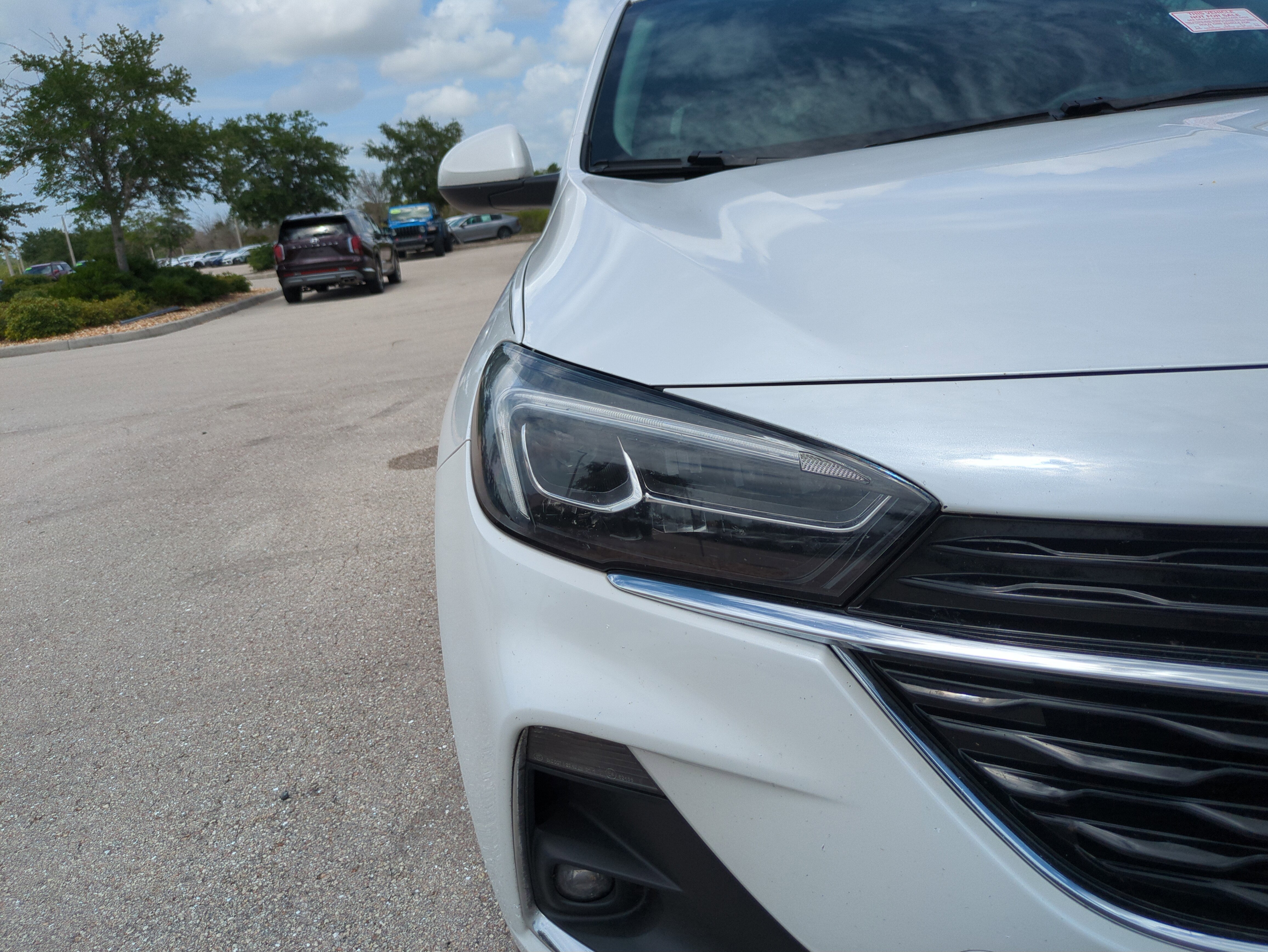Used 2023 White Frost Tricoat Buick Essence image 10