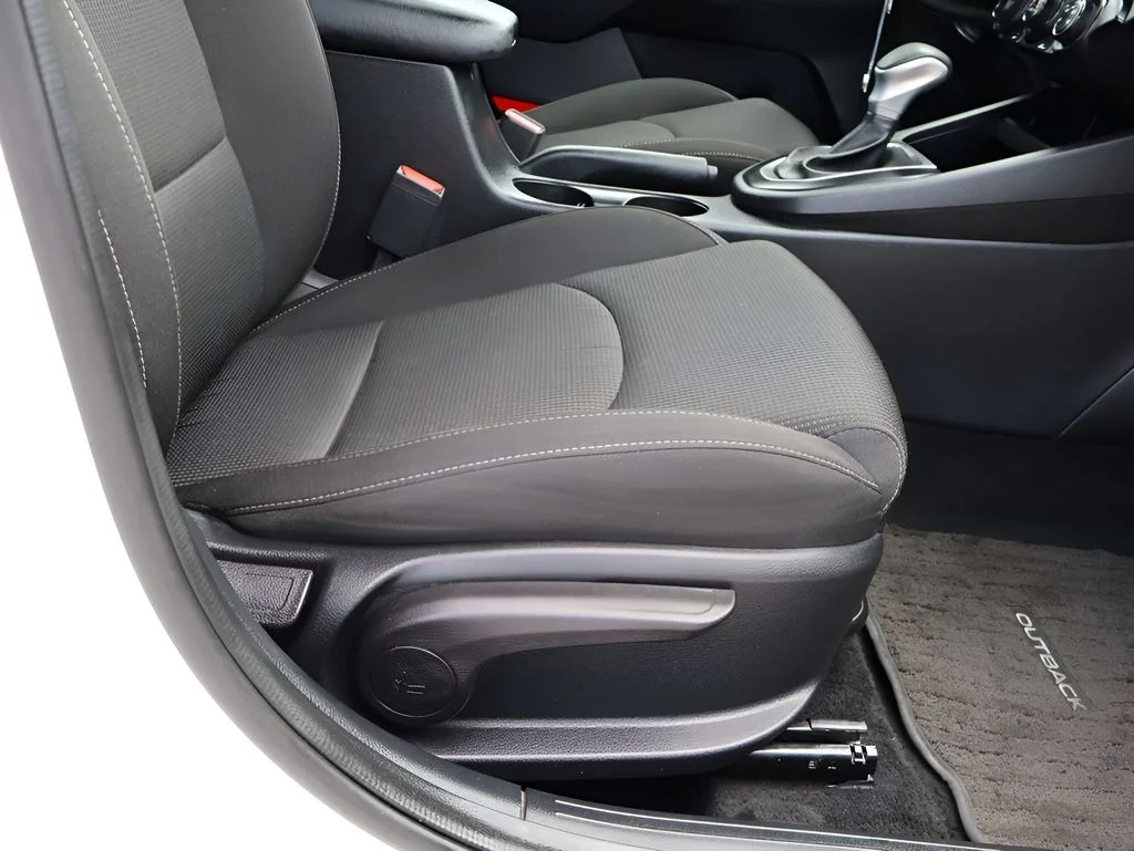 Used 2021 White Kia LXS image 11