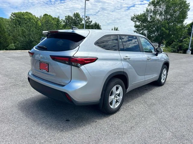 Used 2023 Silver Toyota LE image 3