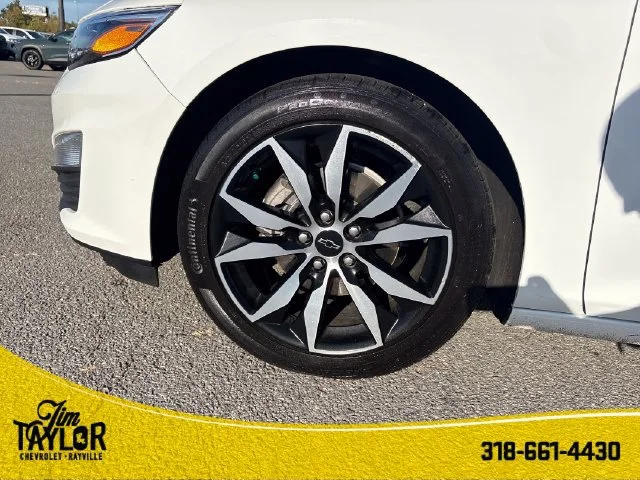 Certified Used 2025 Summit White Chevrolet RS image 30