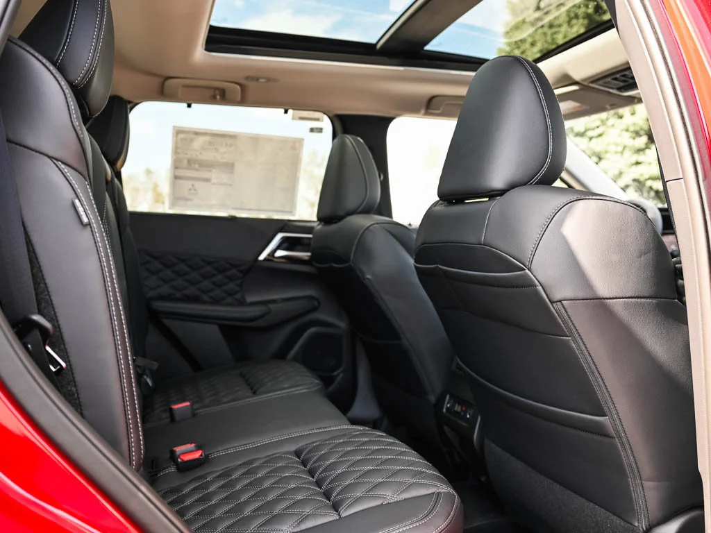 2025 Mitsubishi Outlander Plug-in Hybrid SEL - Photo 12