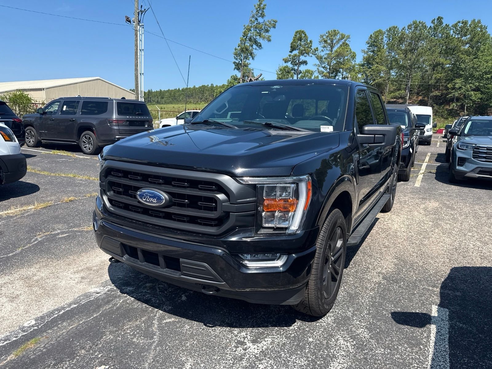 Used 2021 Agate Black Metallic Ford XLT image 3