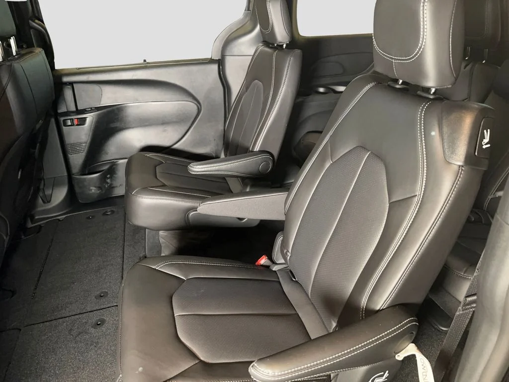 2026 Chrysler Pacifica Select - Photo 12