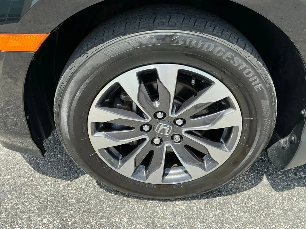 Used 2024  Honda EX-L image 28