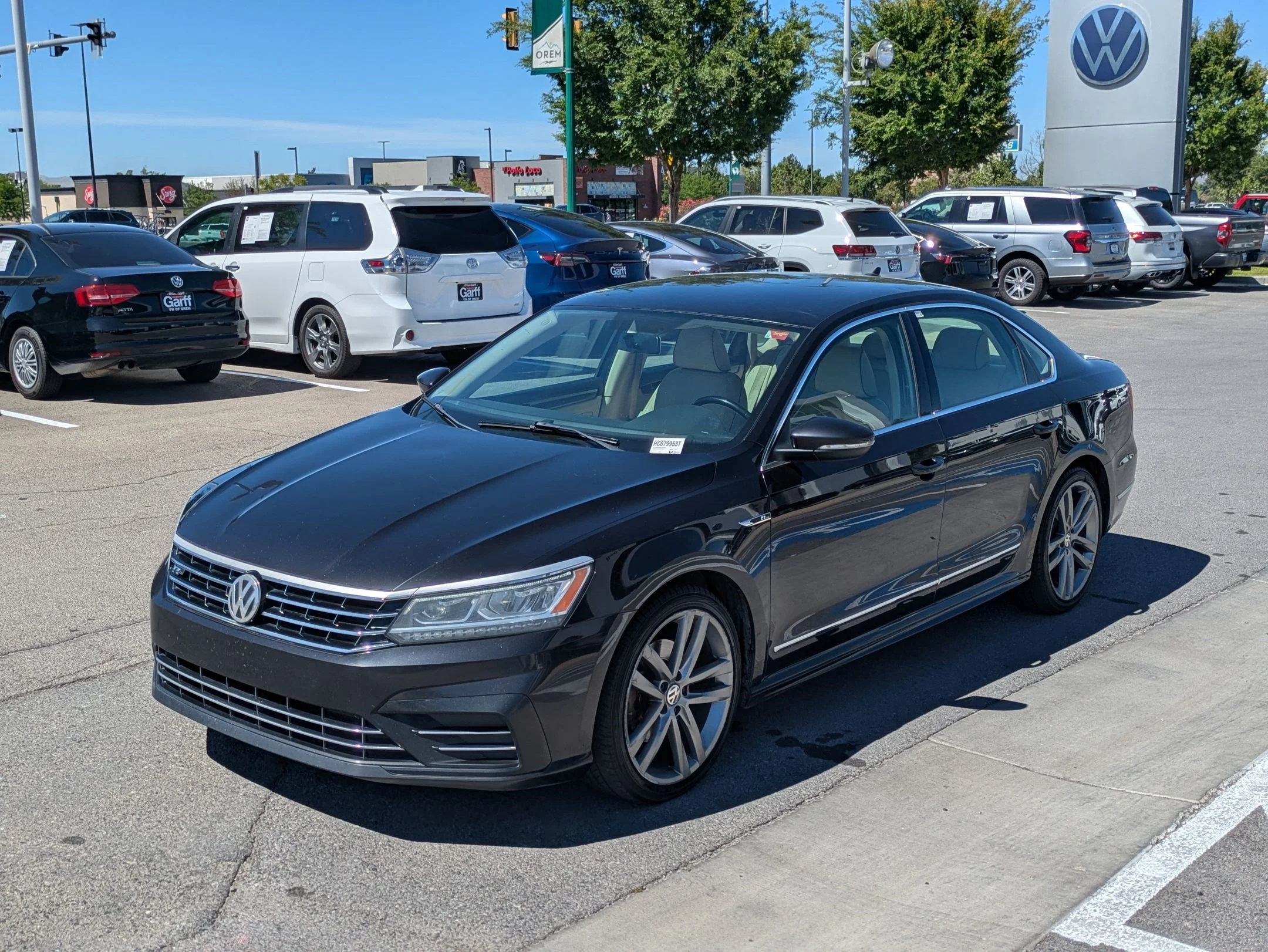 Used 2017 Deep Black Pearl Volkswagen R-Line w/Comfort Pkg image 7