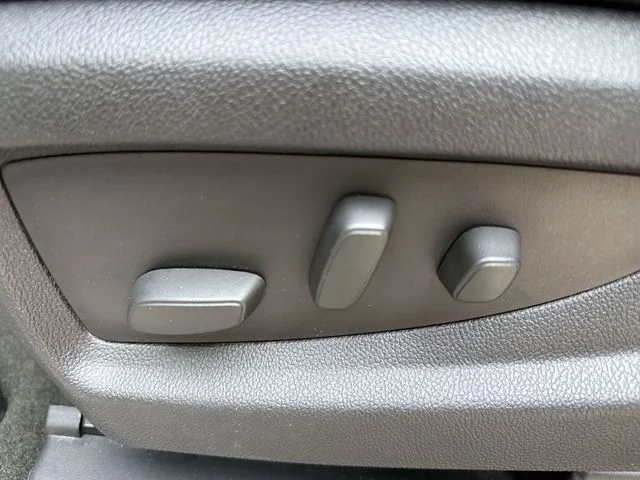 Used 2015 White Chevrolet LT image 12