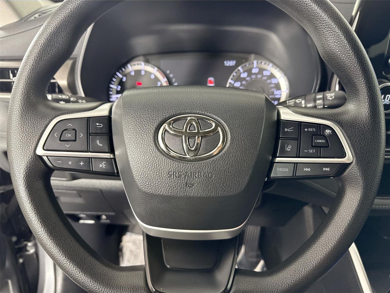2023 Toyota Highlander L - Photo 15