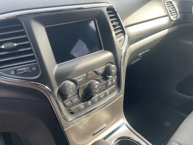 Used 2020 White Jeep Laredo E image 7