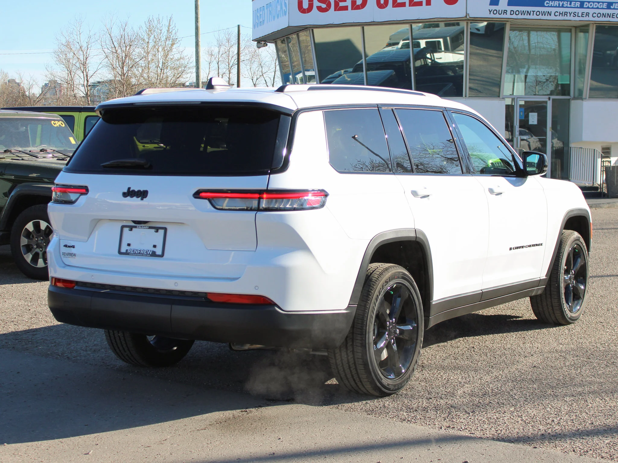 Certified Used 2025 White Jeep Altitude * V6 | Heated Leather Seats | Sunroof | Adaptive Cruise | Remote Start | Backup Camera image 15
