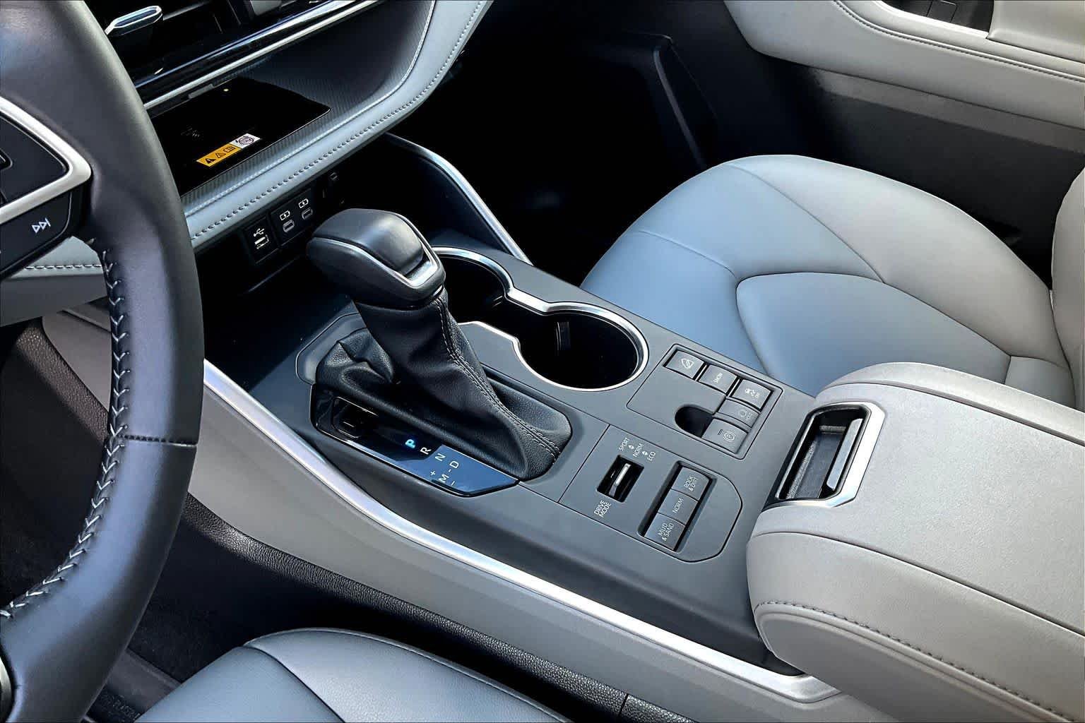2025 Toyota Highlander XLE - Photo 17