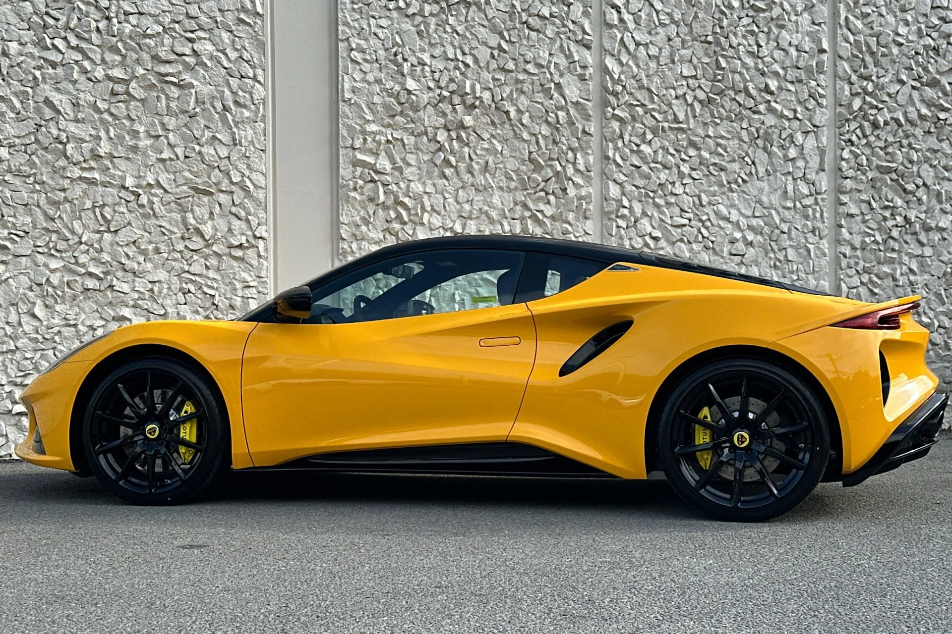 New 2025 HETHEL YELLOW Lotus V6 image 5