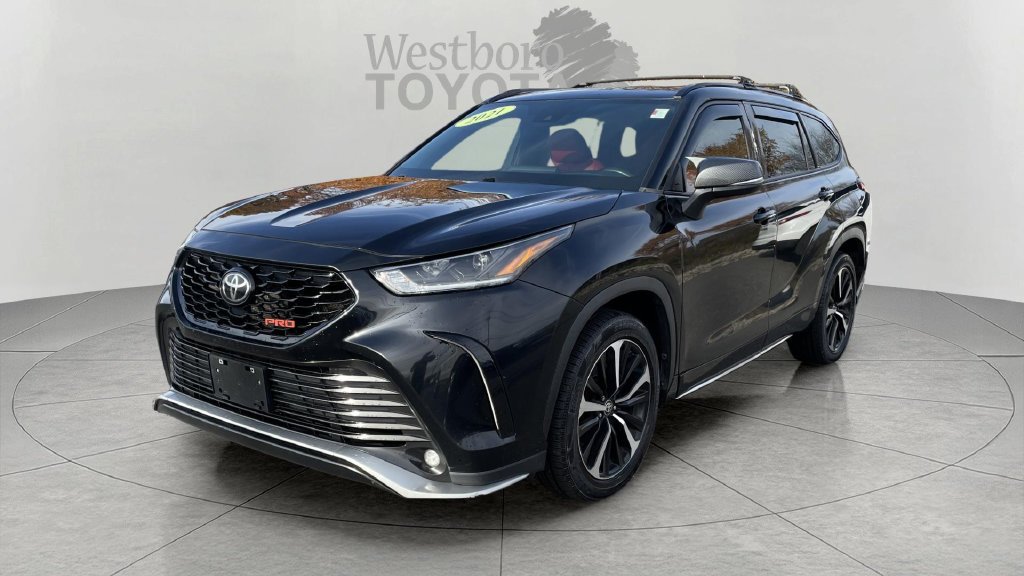 Used 2021 Midnight Black Metallic Toyota XSE image 3