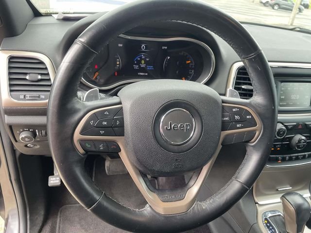 Used 2017 Crystal Metallic Jeep Laredo image 13