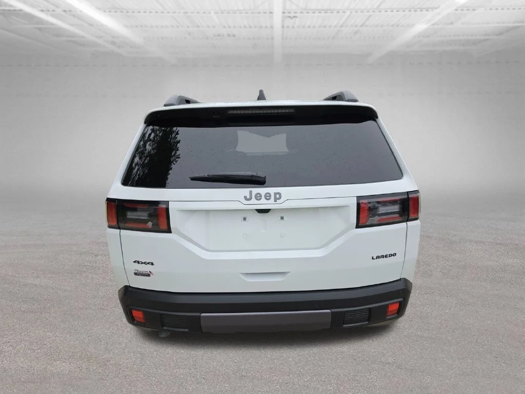 New 2026 Bright White Clear-Coat Exterior Paint Jeep Laredo image 4