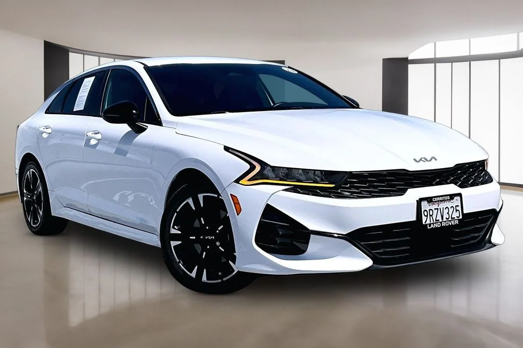 Used 2022 White Kia GT-Line image 3