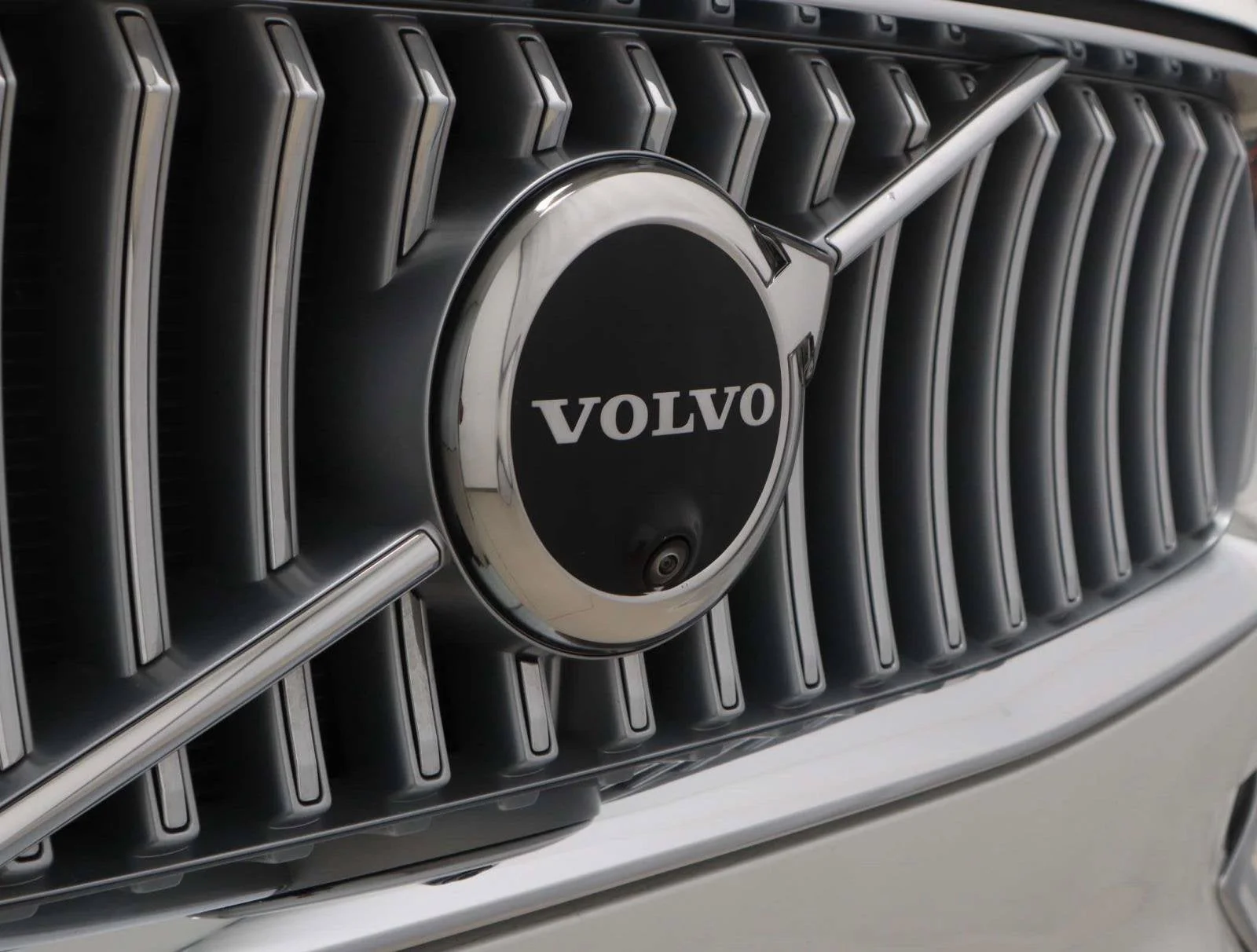 Used 2025 White Volvo Plus image 9