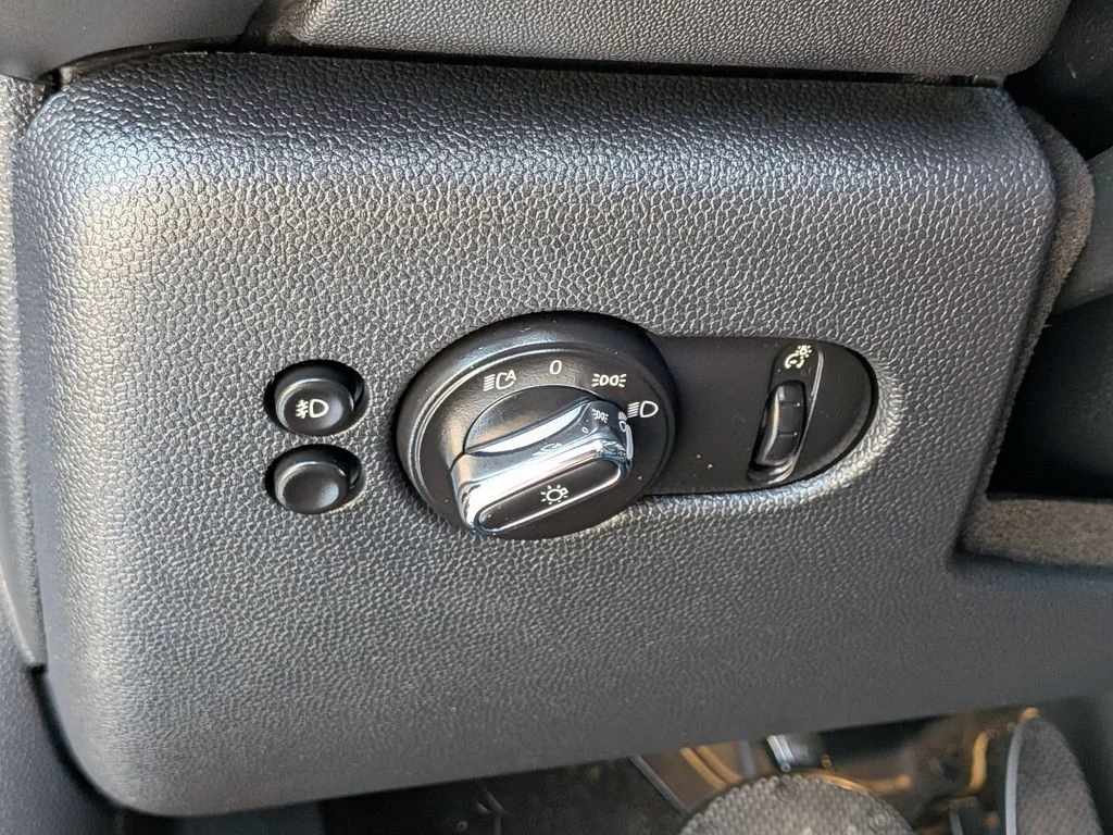 Used 2018 Black MINI Base image 14