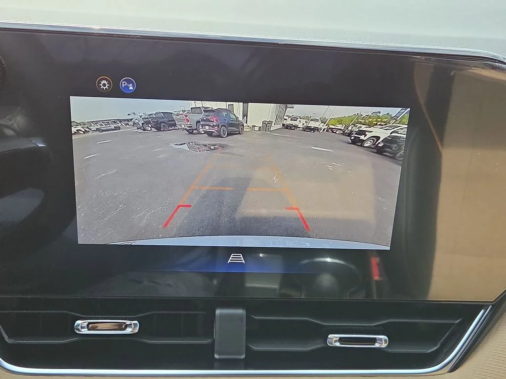 New 2026 Polar White Tricoat Chevrolet ACTIV image 7