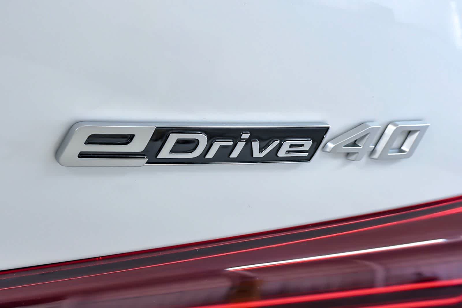 New 2026 Mineral White Metallic BMW eDrive40 image 25