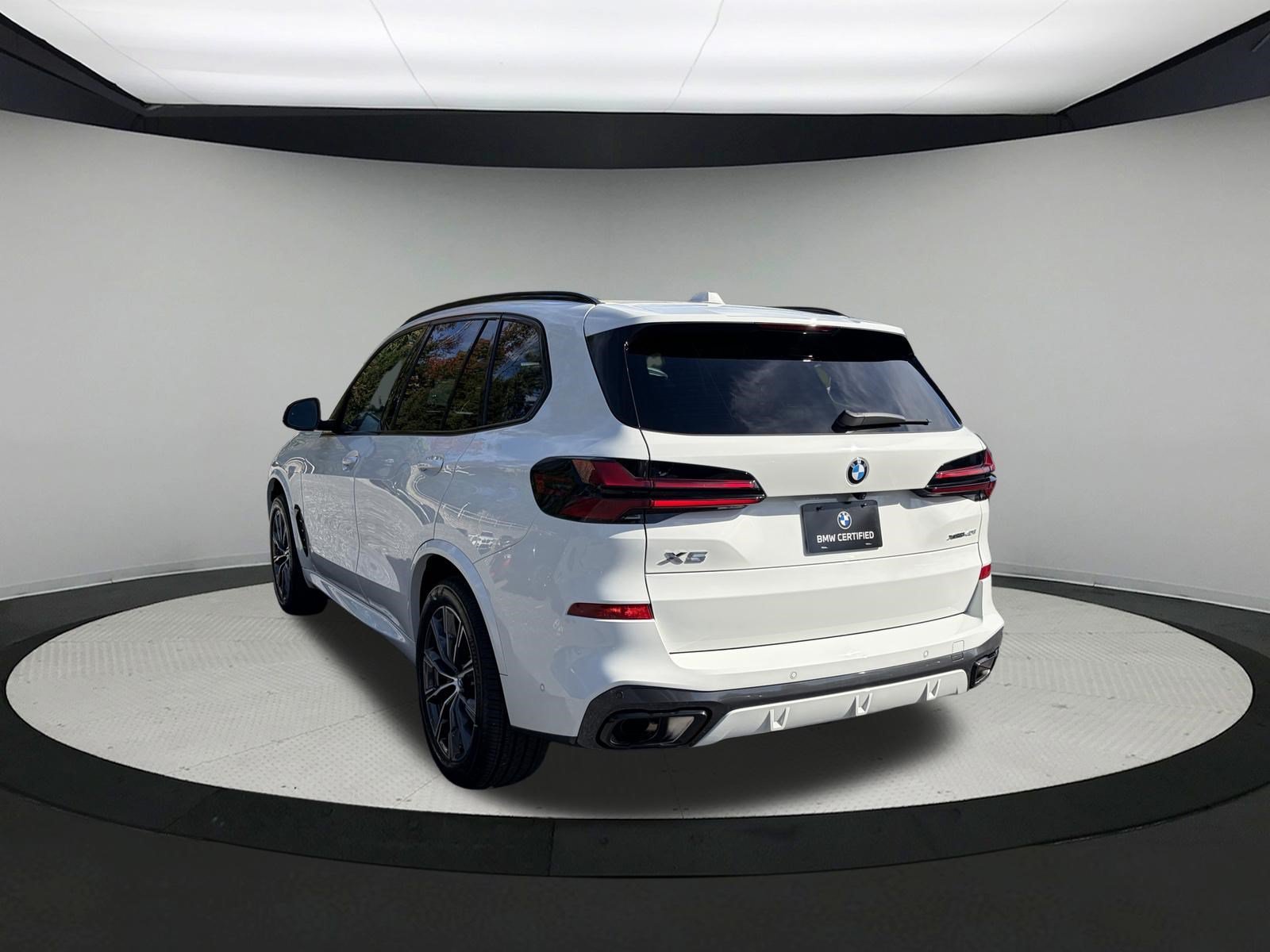 Certified Used 2026 Alpine White BMW xDrive40i image 4