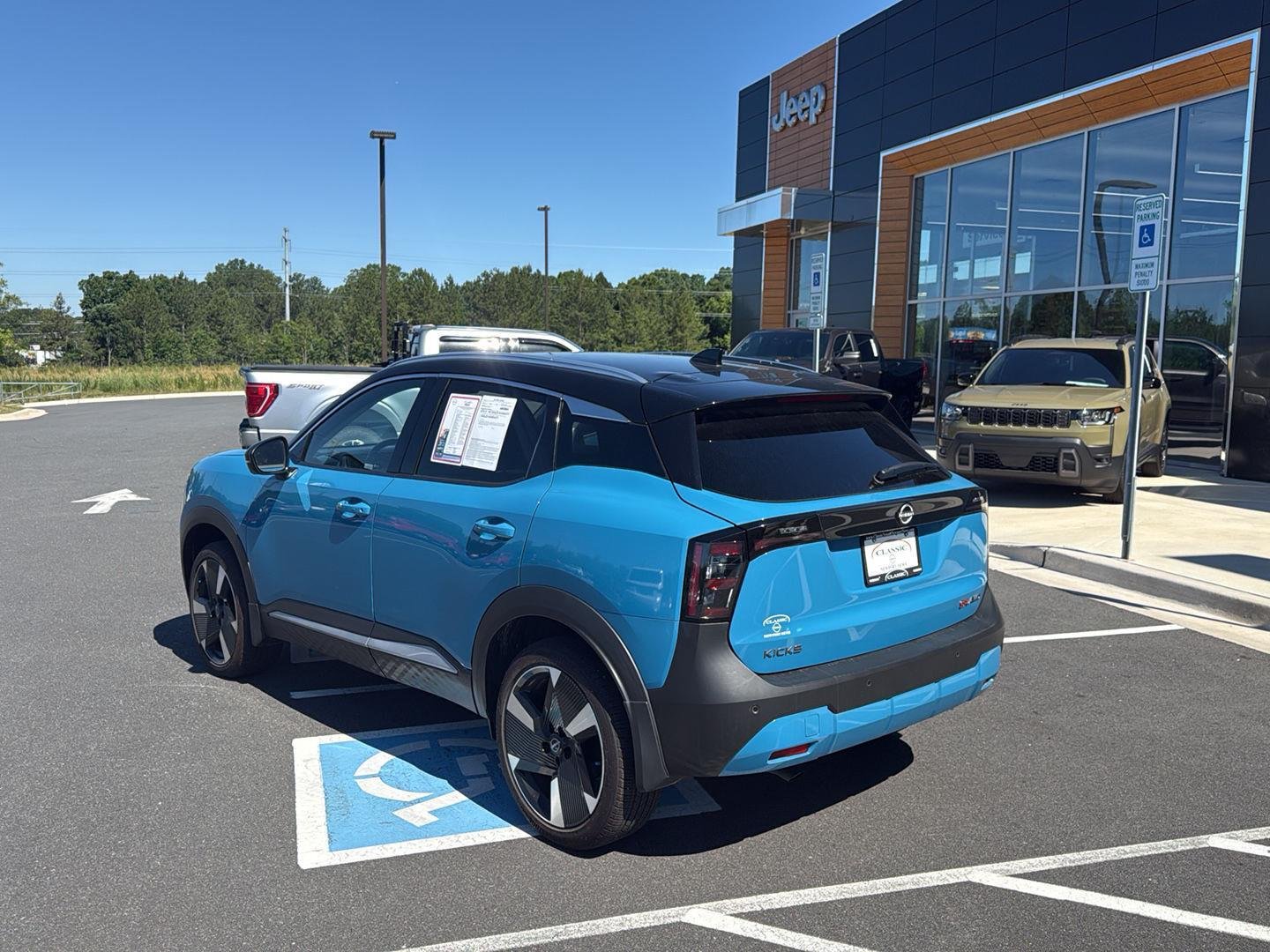 Used 2025 Arctic Ice Blue Metallic/Super Black Nissan SR image 7