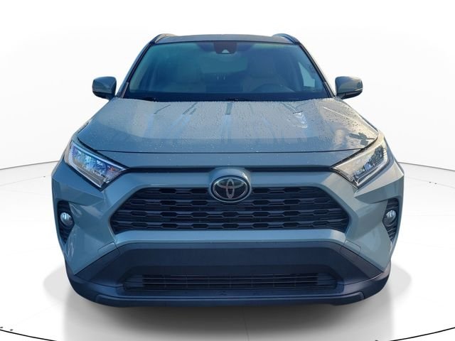 Used 2021  Toyota XLE Premium image 1
