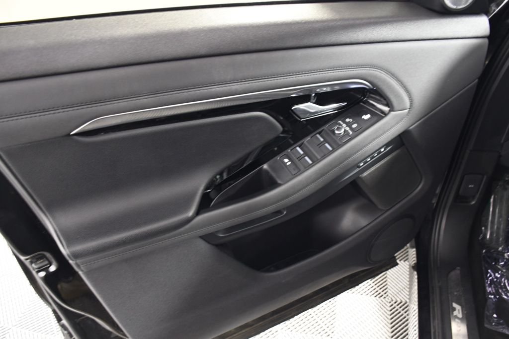 Used 2020 Santorini Black Metallic Land Rover R-Dynamic SE image 14