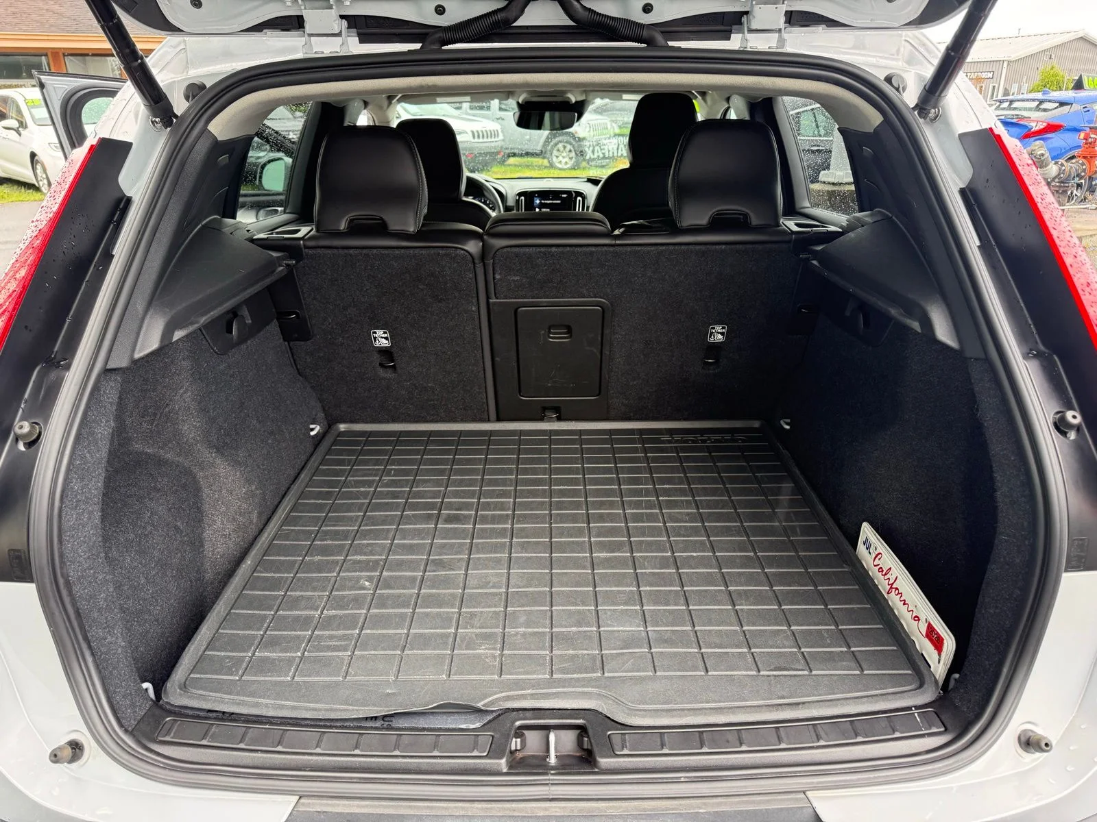 Used 2021  Volvo Momentum image 28