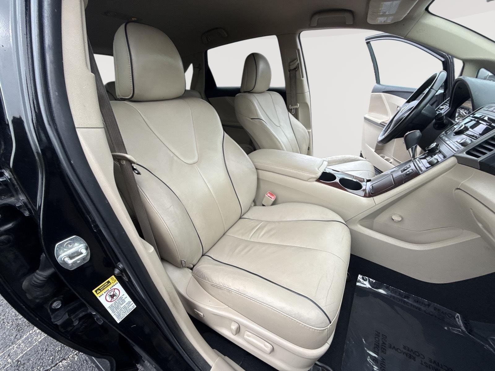 Used 2009 Black Toyota FWD V6 image 24