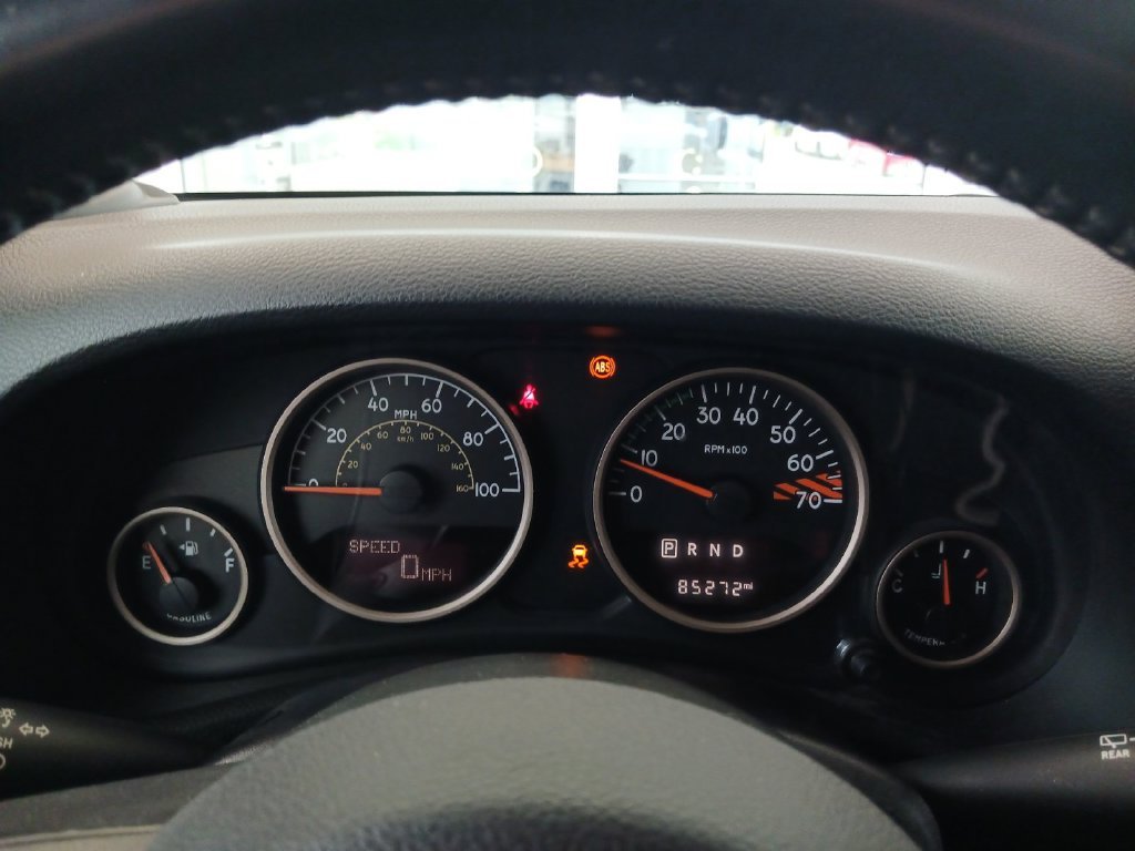 Used 2016 White Jeep Unlimited Sahara image 19