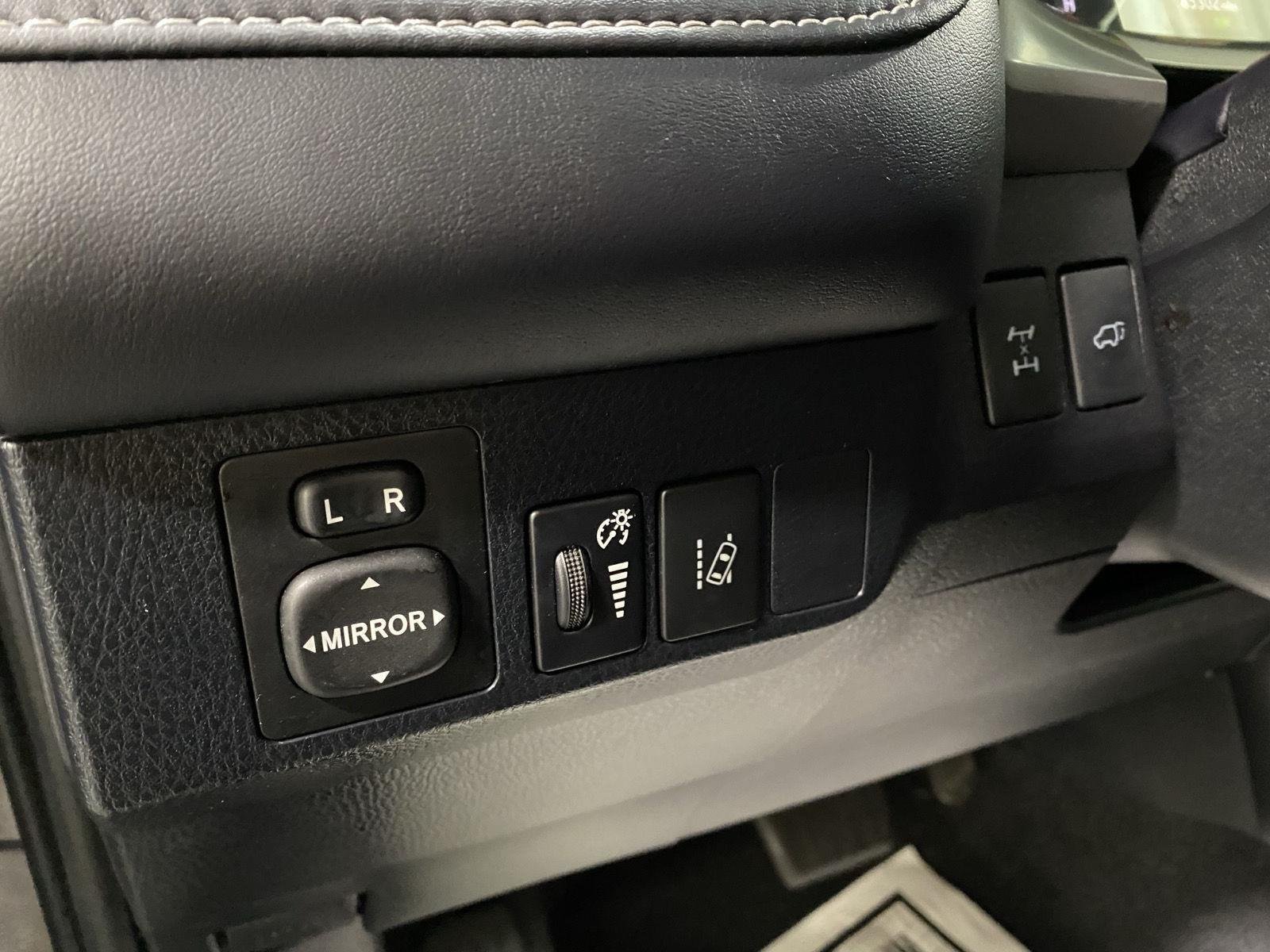 Used 2018 Magnetic Gray Metallic Toyota XLE image 17