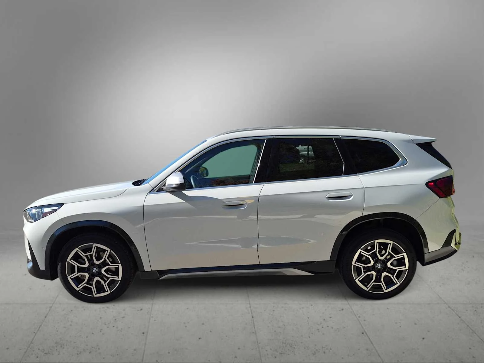 Used 2024 Alpine White BMW xDrive28i image 5